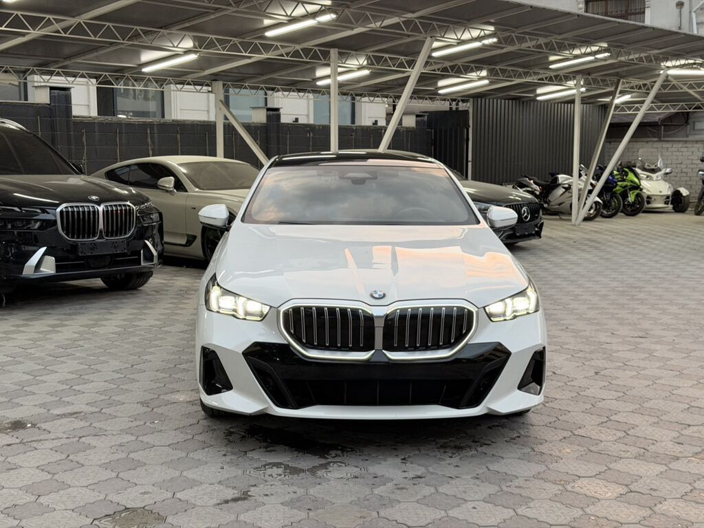 BMW 5 series: 2023 г., 2 л, Автомат, Бензин, Седан: фото 2