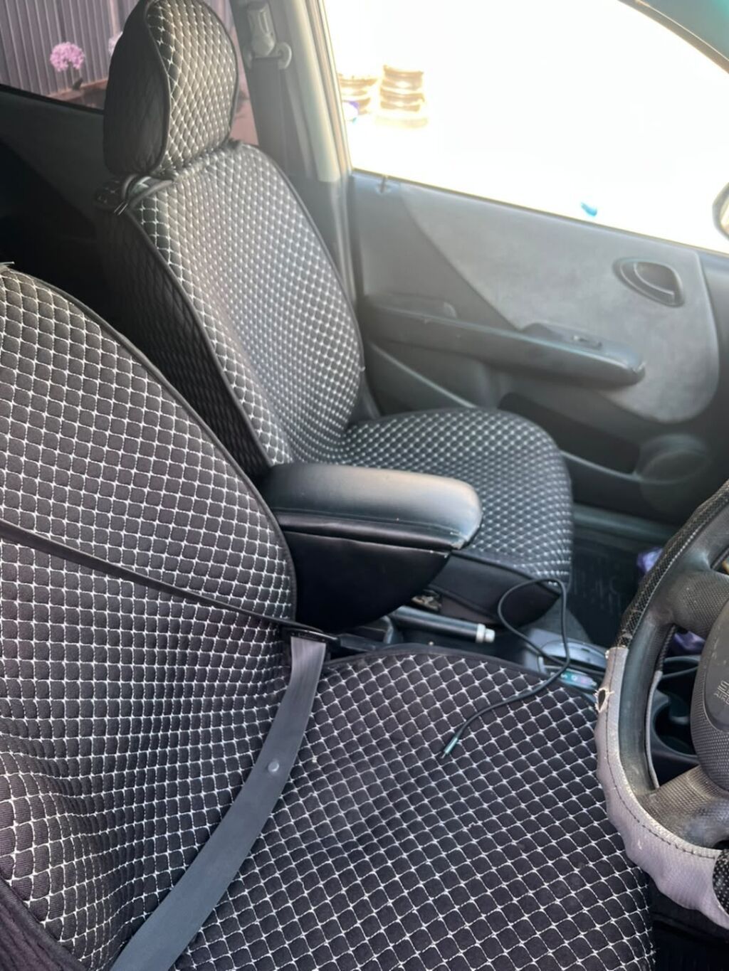 Продаю Honda Fit 2002 г., 1.3 л, автомат: фото 6