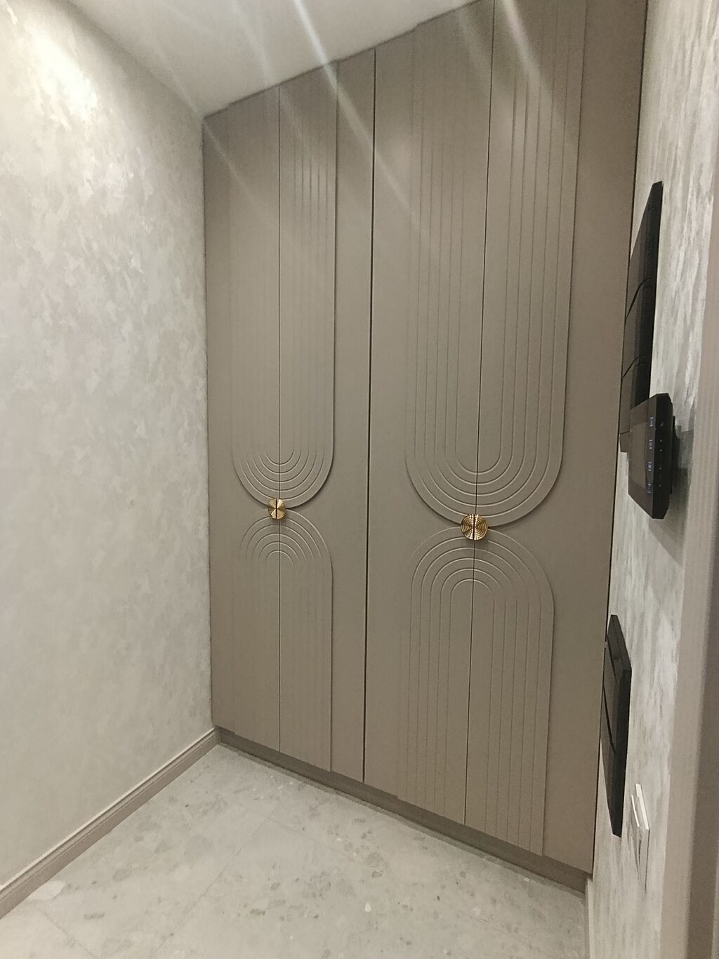 3 otaqlı, Yeni tikili, m. 8 Noyabr, 89 kv. m