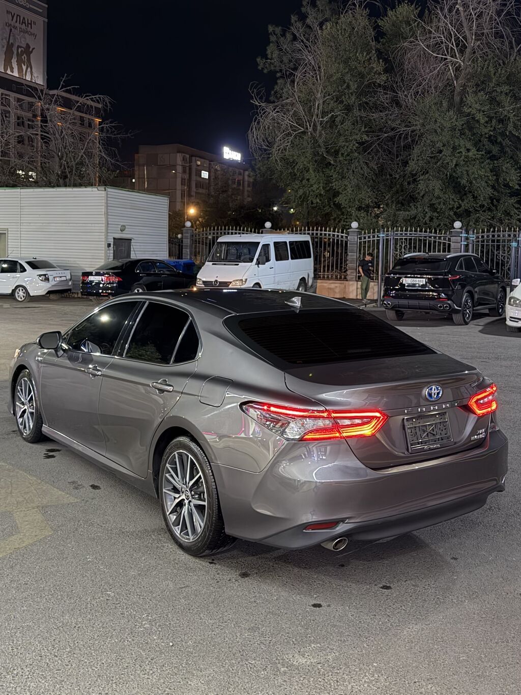 Toyota Camry Hybrid 2021, 2.5 л, автомат: фото 2