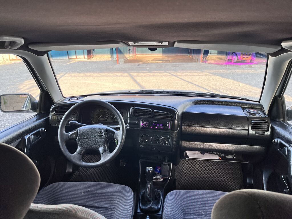 Volkswagen Golf: 1994 г., 1.8 л, Механика, Бензин, Универсал: фото 4