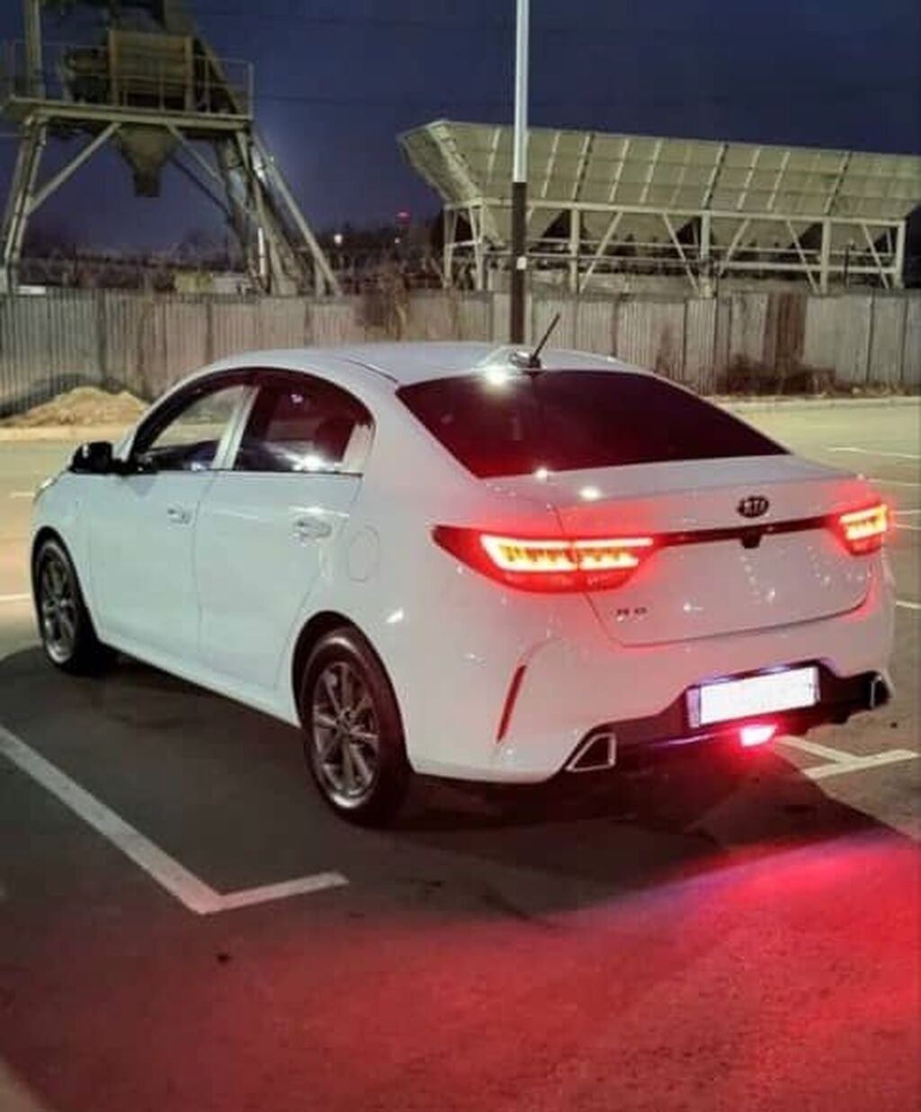 Kia Rio: 2021 г., 1.6 л, Автомат, Бензин, Седан — фото 1