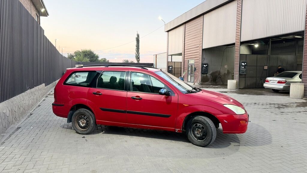 Ford Focus: 2001 г., 1.6 л, Автомат, Бензин, Универсал: фото 2
