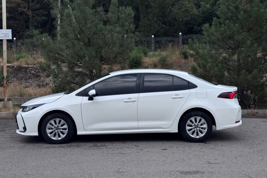 Toyota Corolla: 2021 г., 1.8 л, Вариатор, Гибрид, Седан: фото 5
