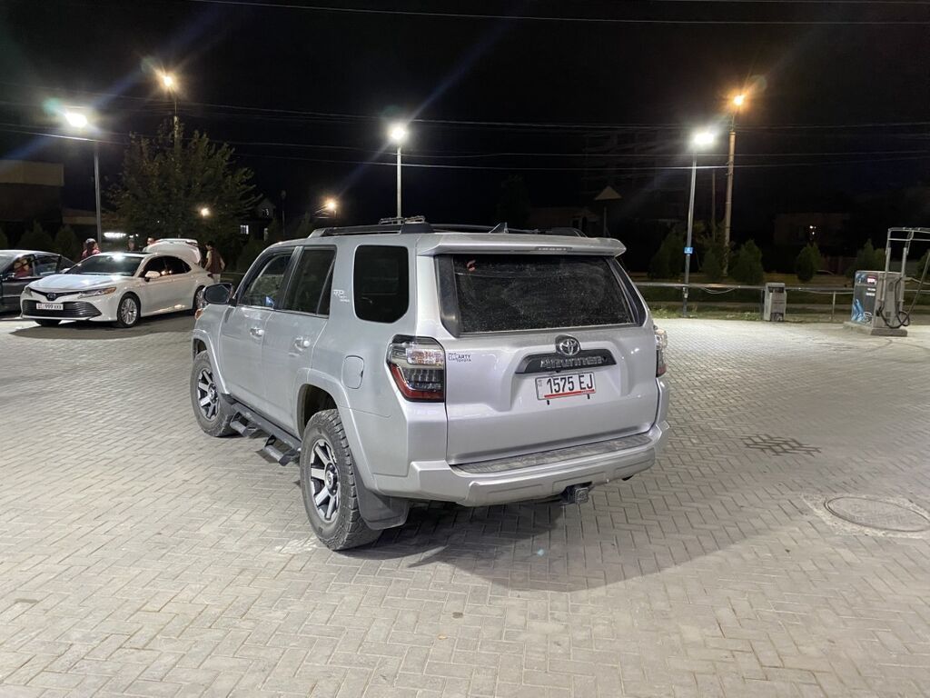 Toyota 4Runner: 2019 г., 4 л, Автомат, Бензин, Внедорожник: фото 2
