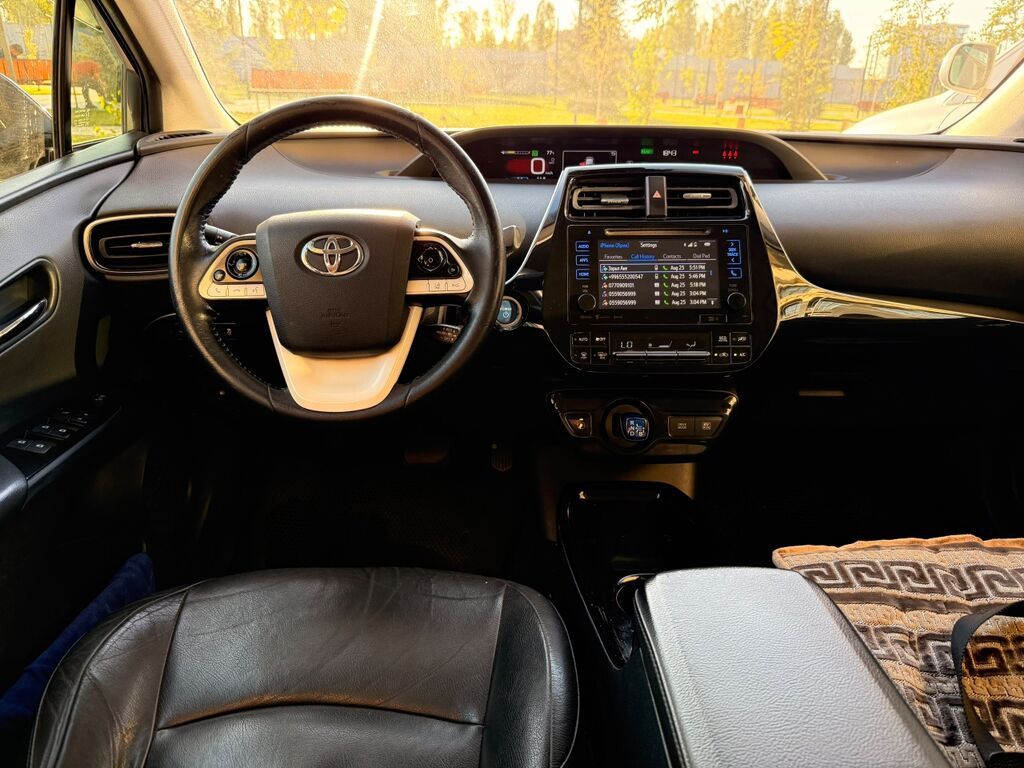Toyota Prius: 2017 г., 1.8 л, Вариатор, Гибрид, Хэтчбэк: фото 6