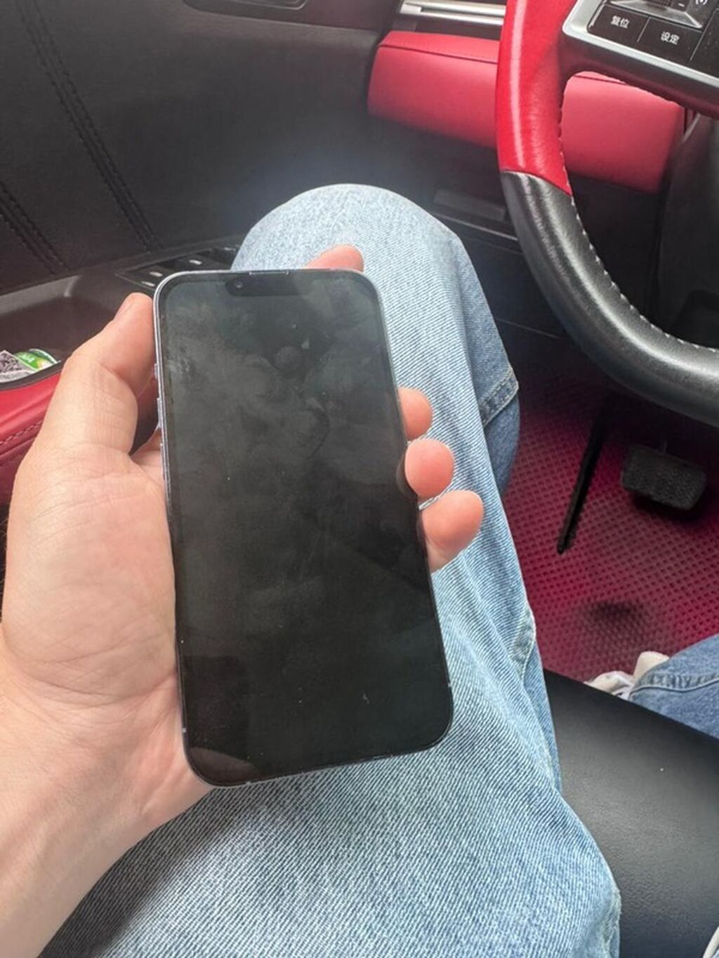 IPhone 13 Pro, цвет Sierra Blue - Экран 6.1", OLED Super Retina XDR: фото 2