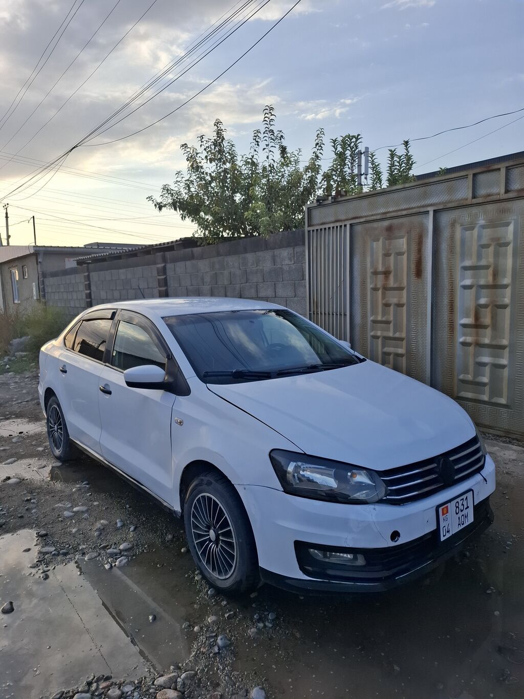Volkswagen Polo: 2015 г., 1.6 л, Механика, Бензин, Седан: фото 1