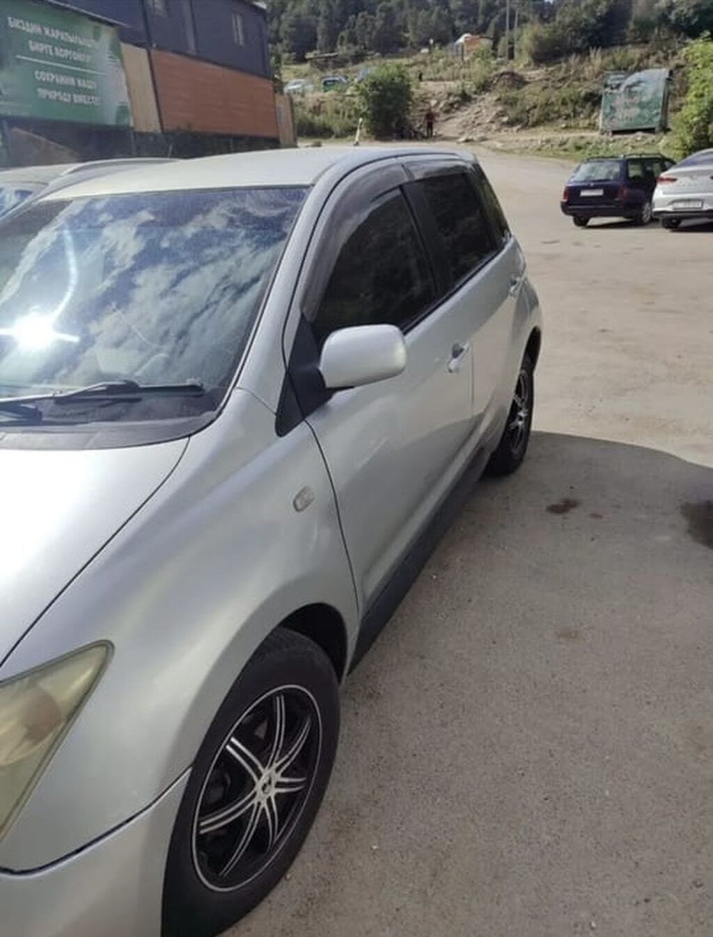 Toyota Ist: 2003 г., 1.3 л, Автомат, Бензин, Хэтчбэк: фото 3
