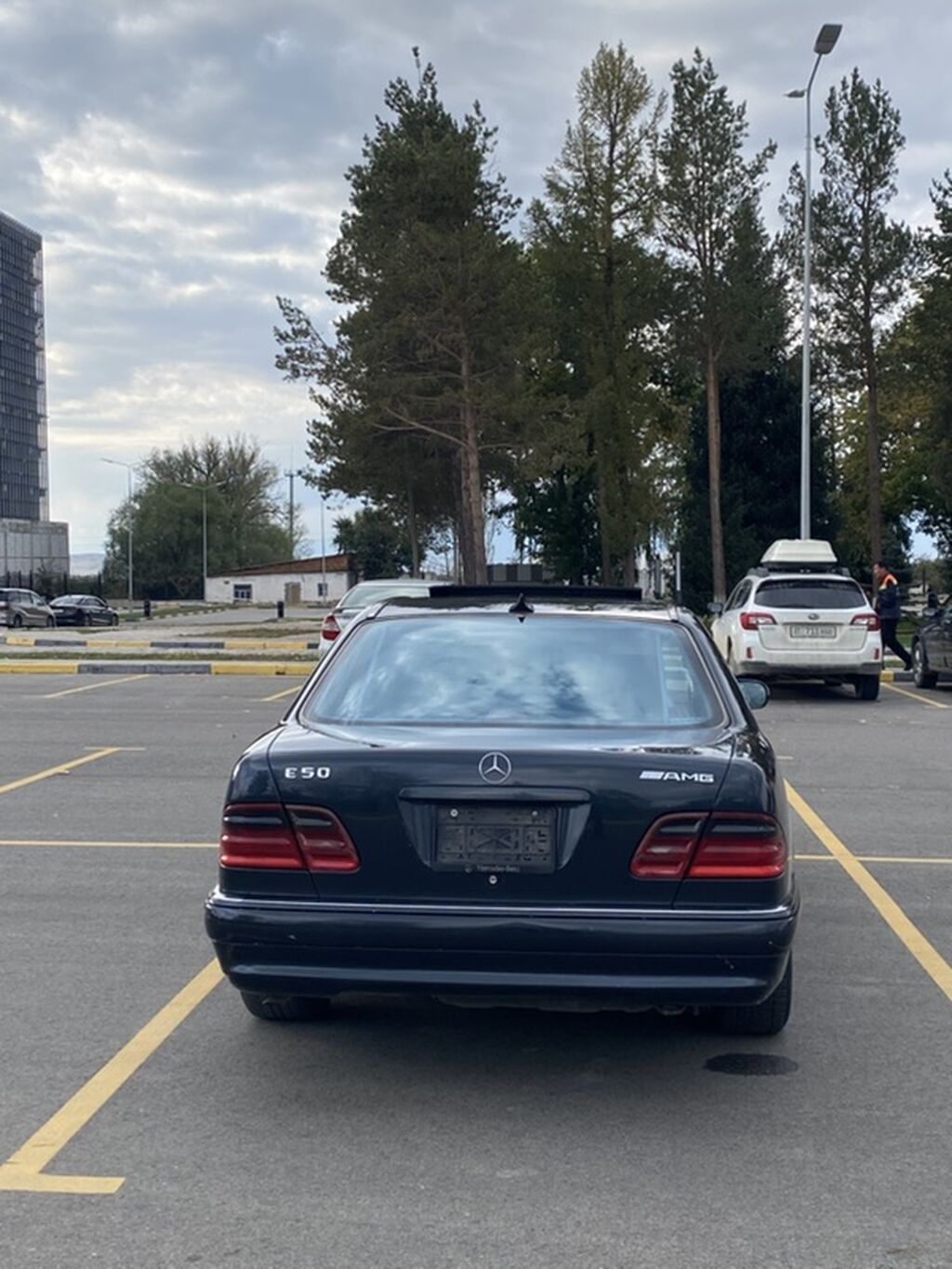Mercedes-Benz E-Class: 1997 г., 5 л, Автомат, Бензин, Седан: фото 7