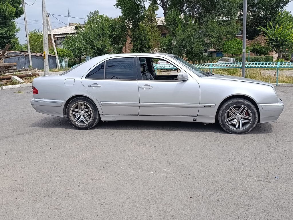 Mercedes-Benz E-Class: 2001 г., 3.2 л, Автомат, Газ, Седан: фото 3