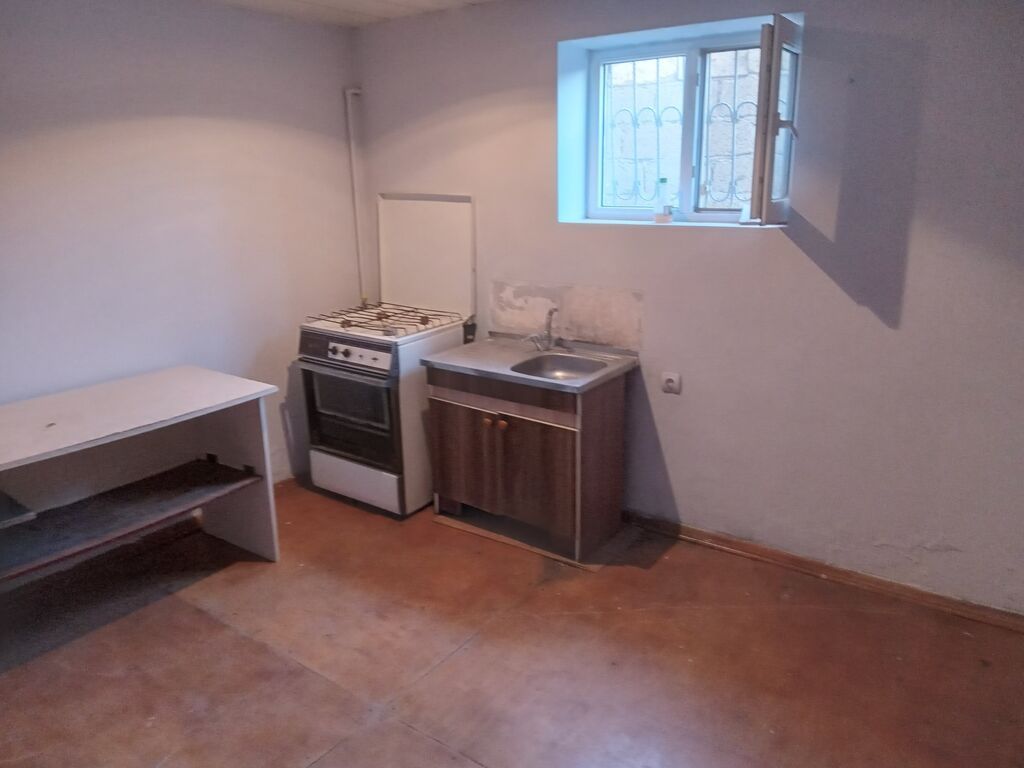 6 otaqlı, 161 kv. m, Orta təmir