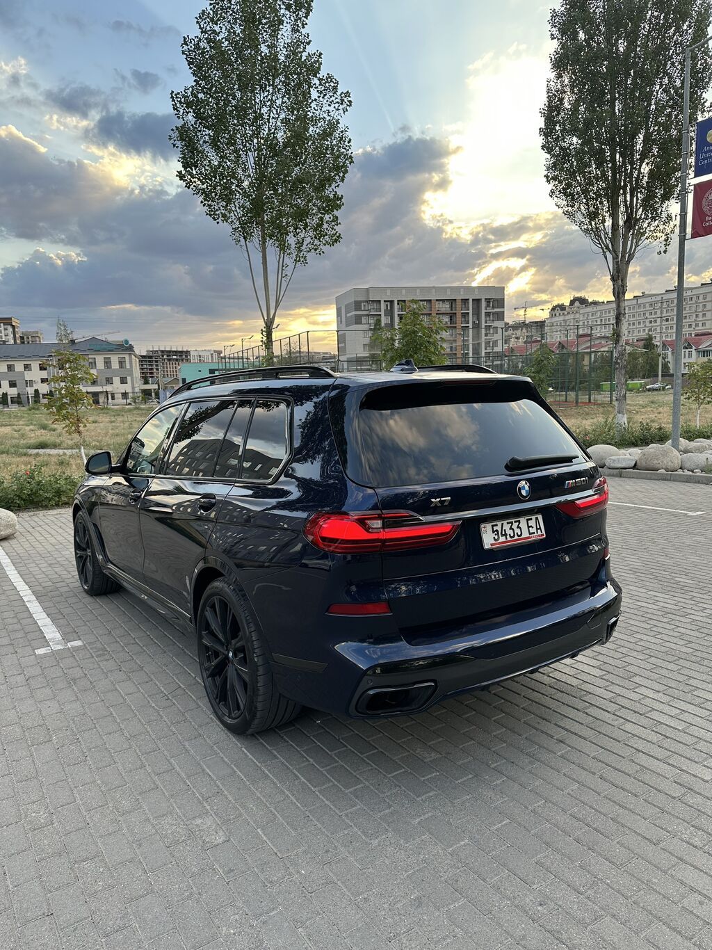 BMW X7: 2021 г., 4.4 л, Автомат, Бензин, Внедорожник: фото 3