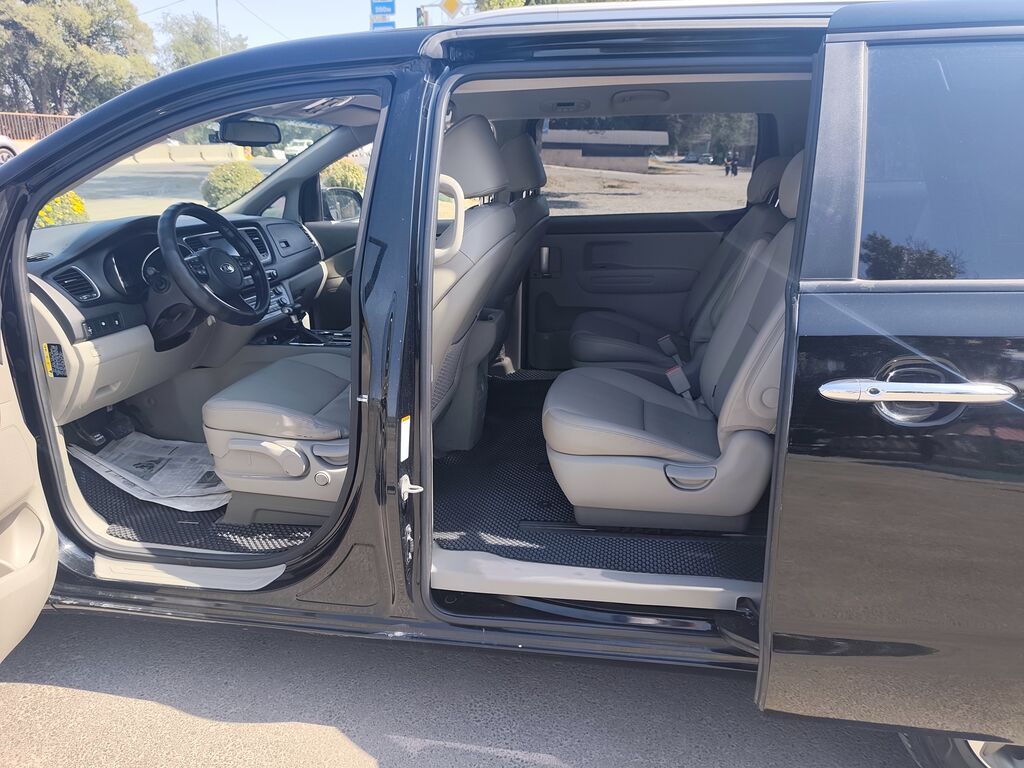 Kia Carnival: 2018 г., 2.2 л, Автомат, Дизель, Минивэн: фото 8
