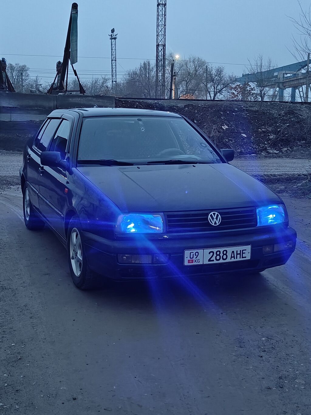 Volkswagen Vento: 1992 г., 1.8 л, Механика, Бензин, Седан: фото 3