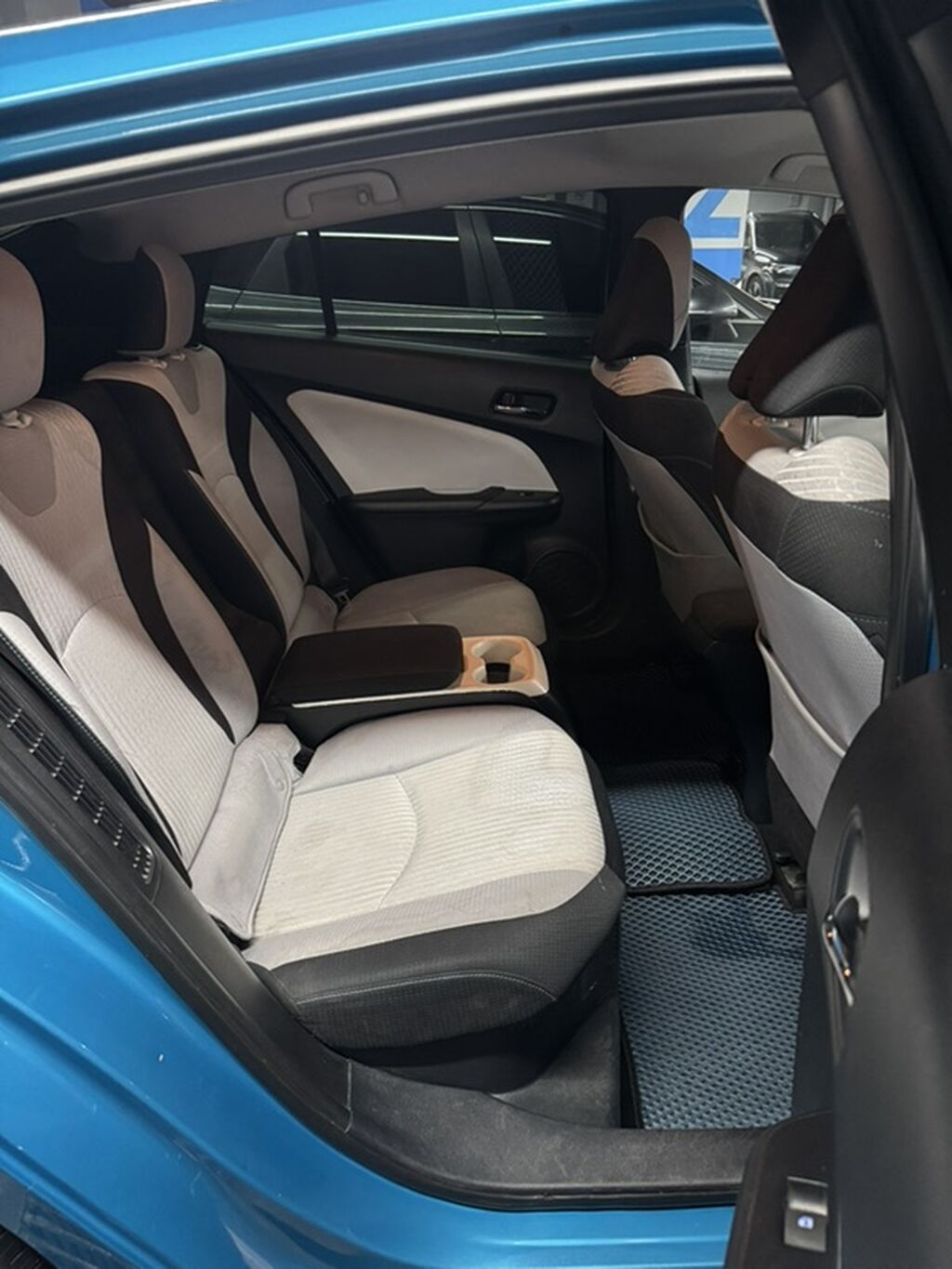 Toyota Prius: 2017 г., 1.8 л, Автомат, Гибрид, Лифтбек: фото 8