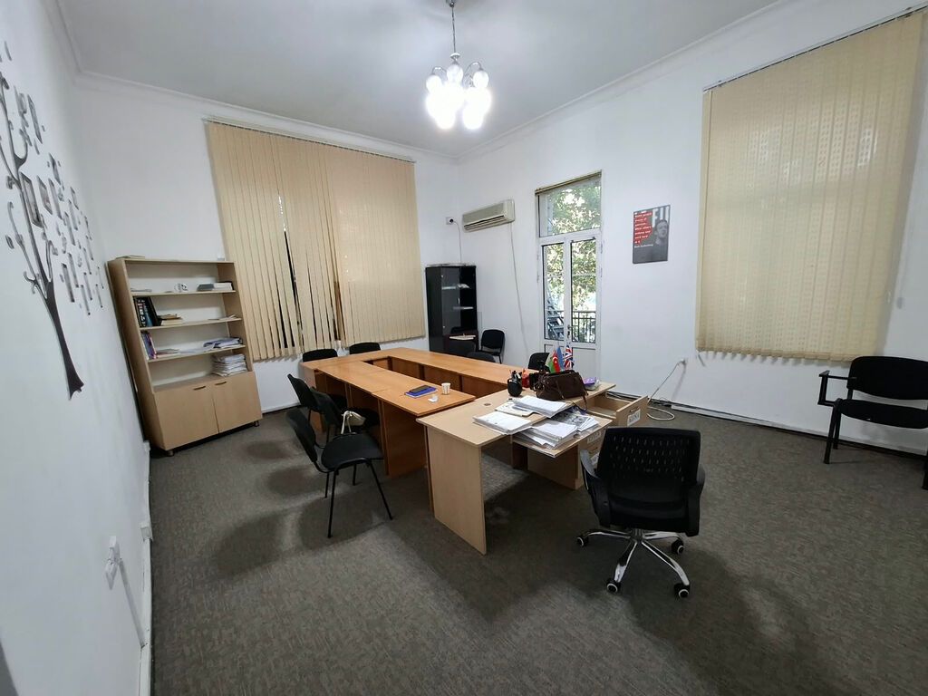 Bakı, 5 otaqlı, Köhnə tikili, 174 kv. m