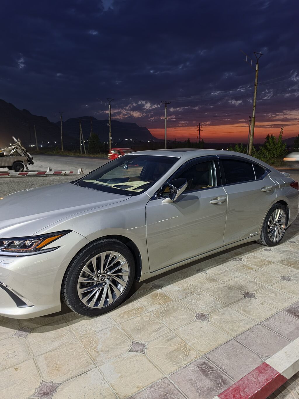 Lexus ES: 2019 г., 2.5 л, Вариатор, Гибрид, Седан: фото 3