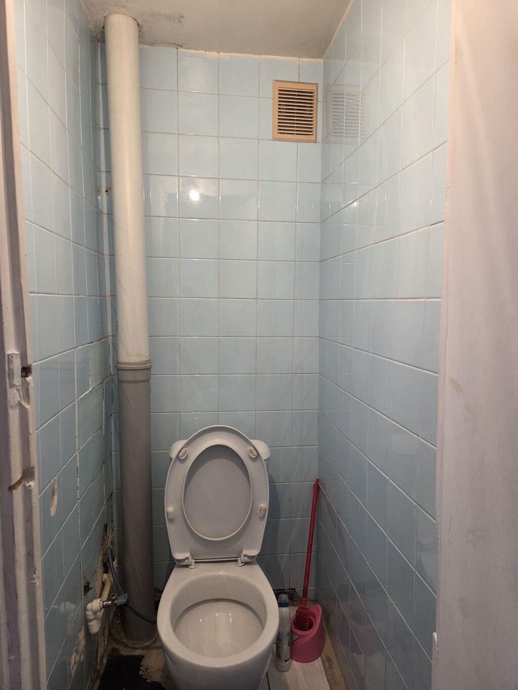 Yalnız xanimlar. Sumqayıt şəhəri.6 cı mik.ev 27. Balkon məscidə