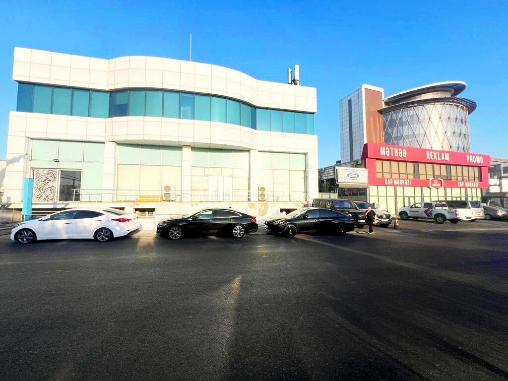 Xəzər tv-nin yanında əsas yol qırağında 2 mərtəbəli obyektin 340 kv.m
