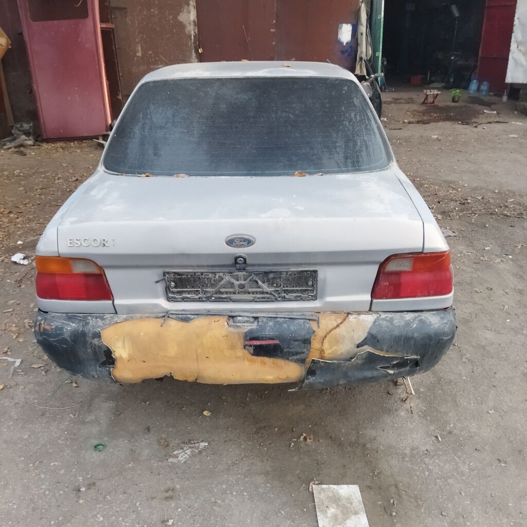 Ford Escort: 1996 г., 1.6 л, Механика, Бензин, Седан: фото 2