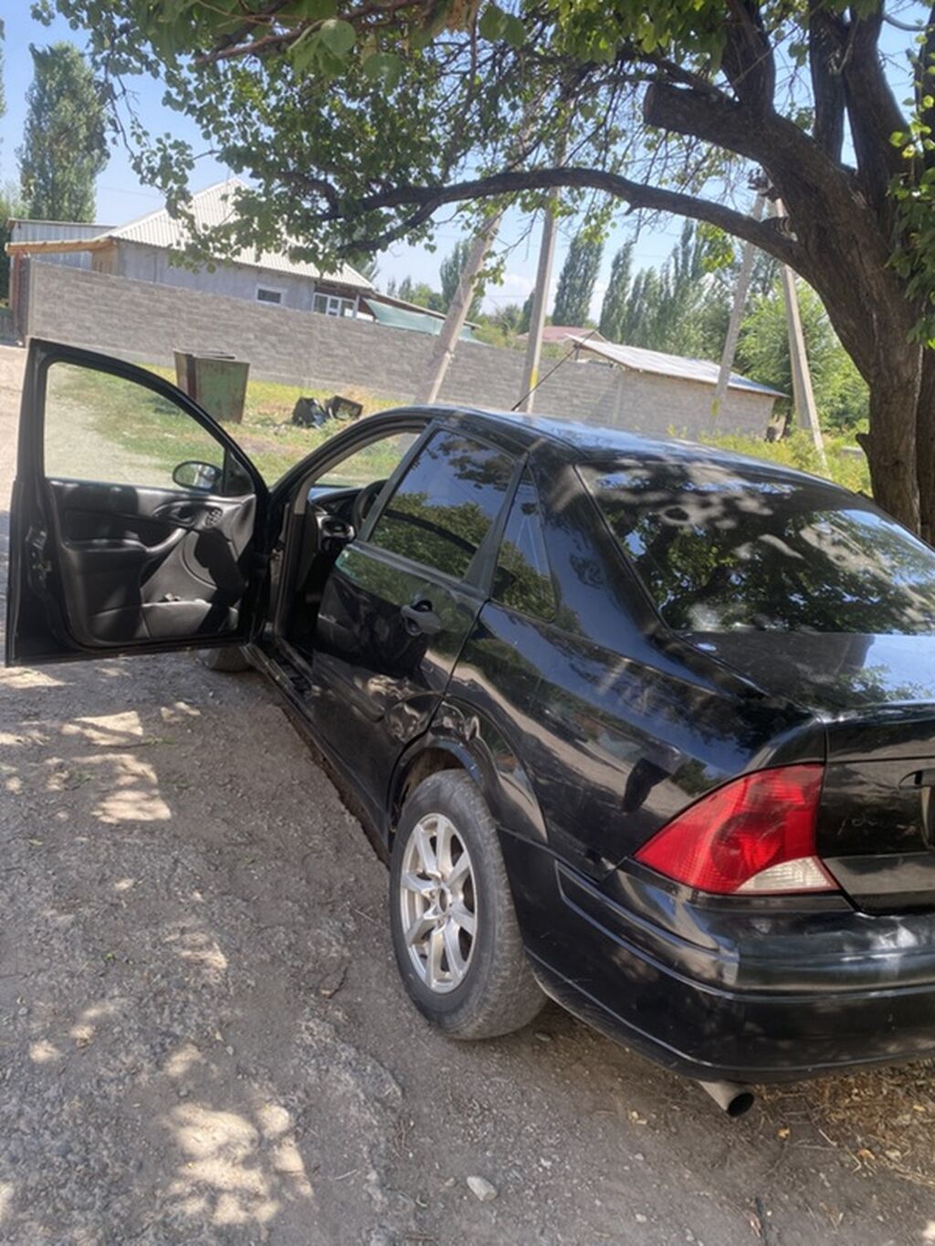 Ford Focus: 2001 г., 2 л, Автомат, Бензин, Седан: фото 2