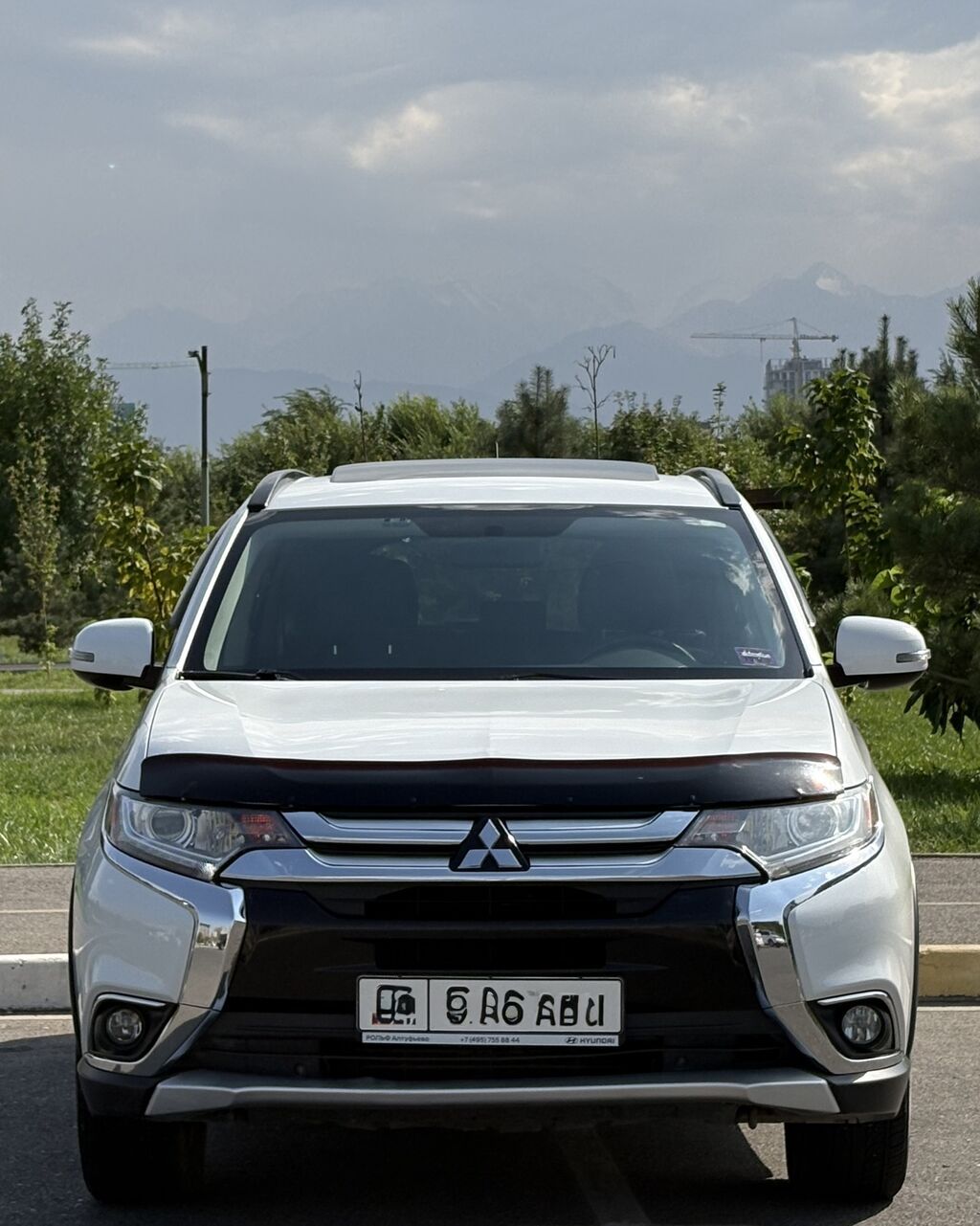 Mitsubishi Outlander: 2016 г., 2.4 л, Вариатор, Бензин, Кроссовер: фото 3