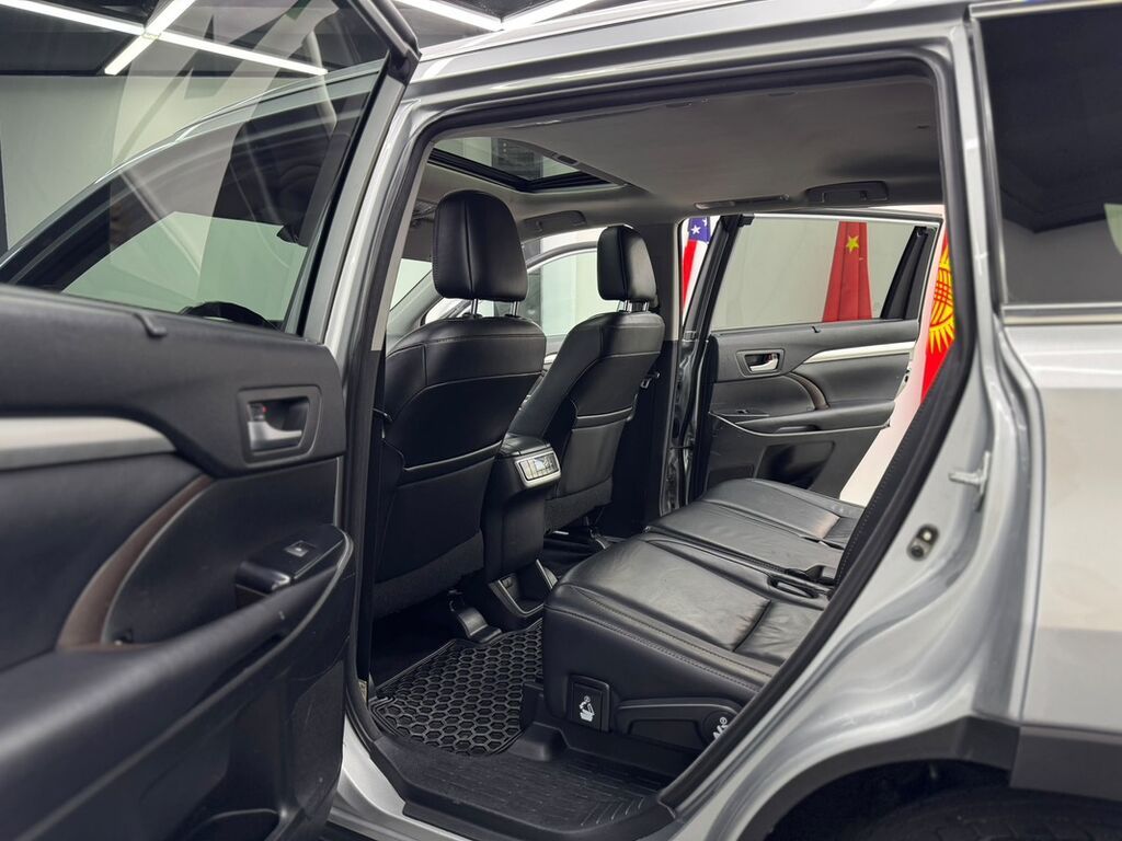 Toyota Highlander: 2019 г., 3.5 л, Автомат, Бензин, Кроссовер — фото 4