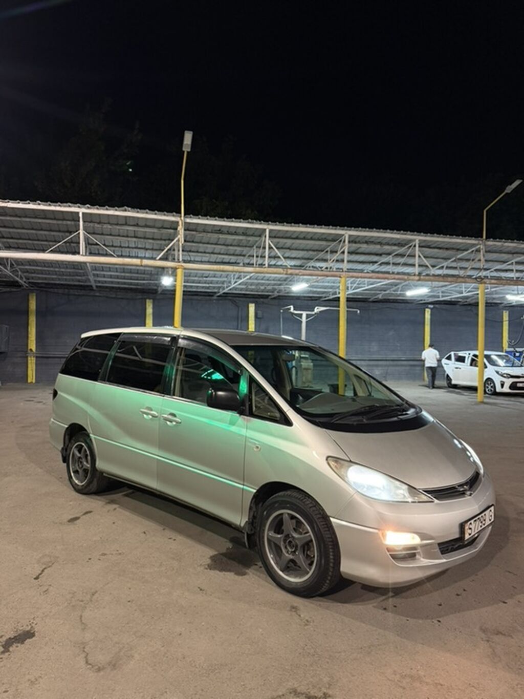 Toyota Estima: 2003 г., 2.4 л, Автомат, Бензин, Минивэн: фото 3