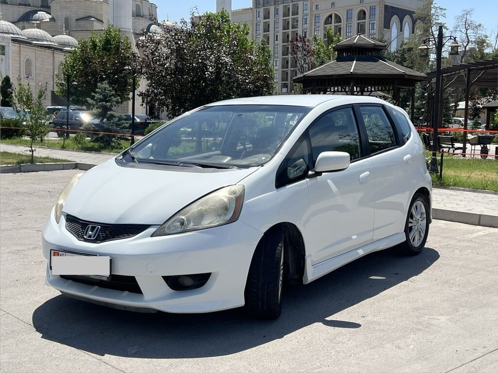 Honda Fit: 2010 г., 1.5 л, Автомат, Бензин, Хэтчбэк: фото 2