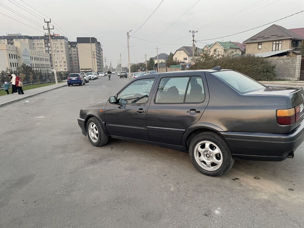 Volkswagen Vento: 1992 г., 1.8 л, Седан: фото 4