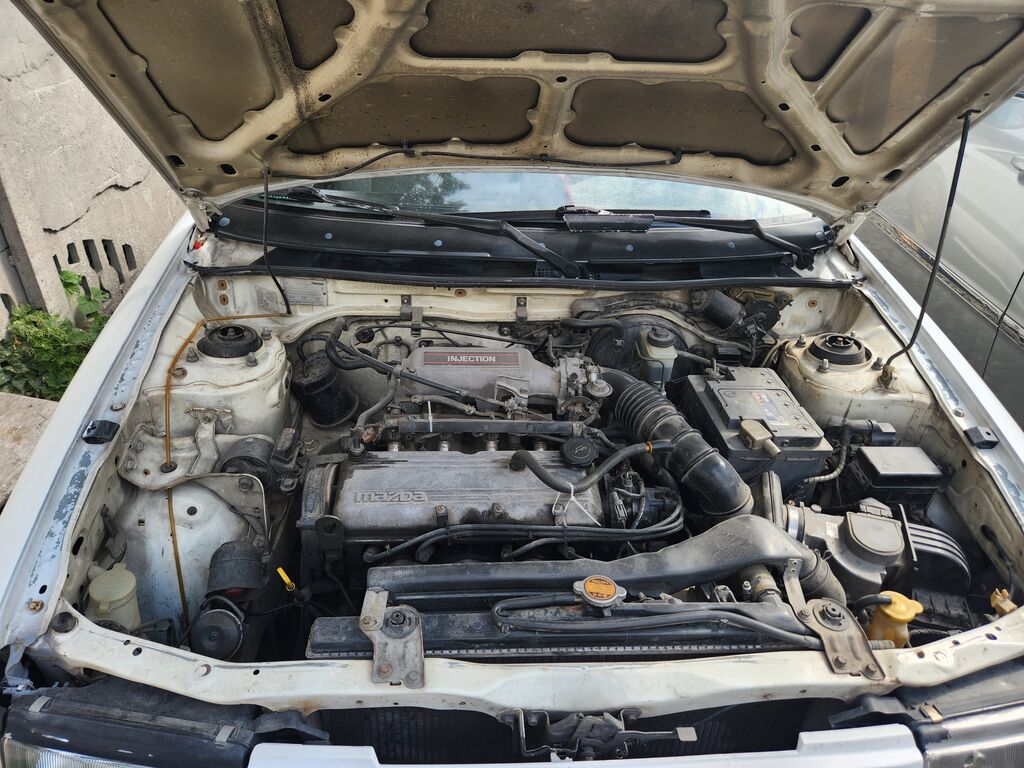 Mazda 323: 1989 г., 1.6 л, Механика, Бензин, Седан: фото 8