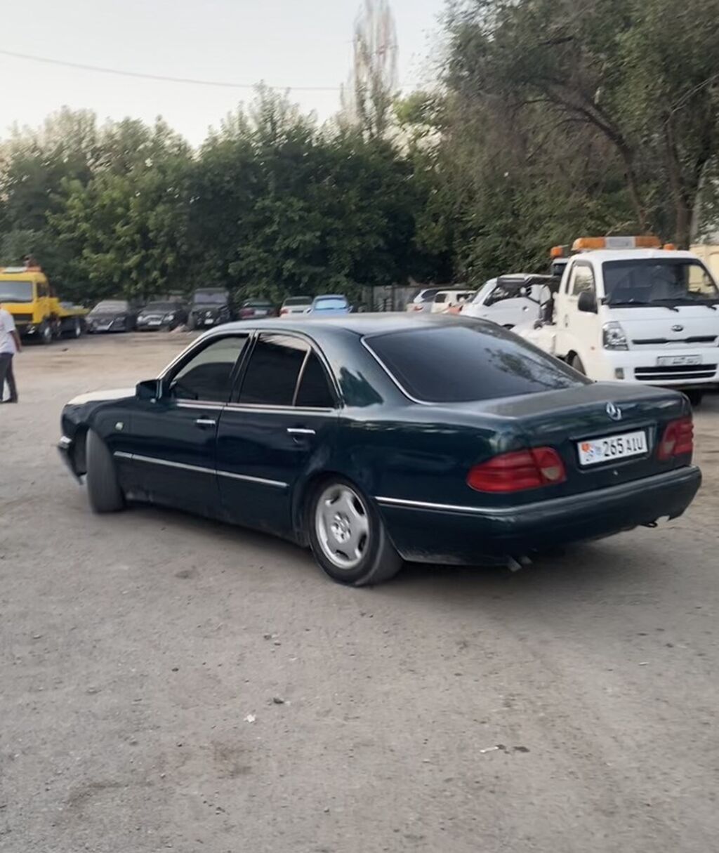 Mercedes-Benz E-Class: 1996 г., 3.2 л, Автомат, Бензин, Седан: фото 2
