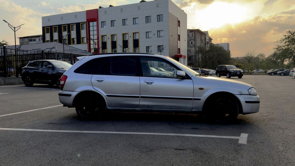 Mazda 323: 1999 г., 1.6 л, Механика, Бензин, Универсал: фото 4