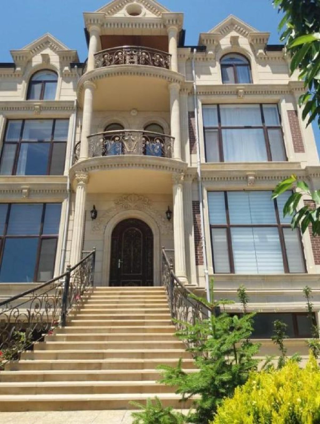 Авито баку недвижимость. Ев алгы сатгысы азербайджан. Красивая квартира в баку. Недвижимость в азербайджане. Низами 66 баку фото.