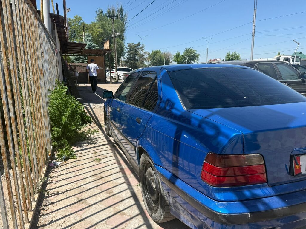 BMW 3 series: 1992 г., 2.5 л, Механика, Бензин, Седан: фото 2