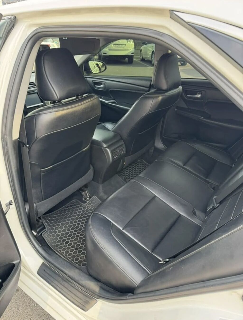 Toyota Camry: 2015 г., 2.5 л, Автомат, Бензин: фото 3