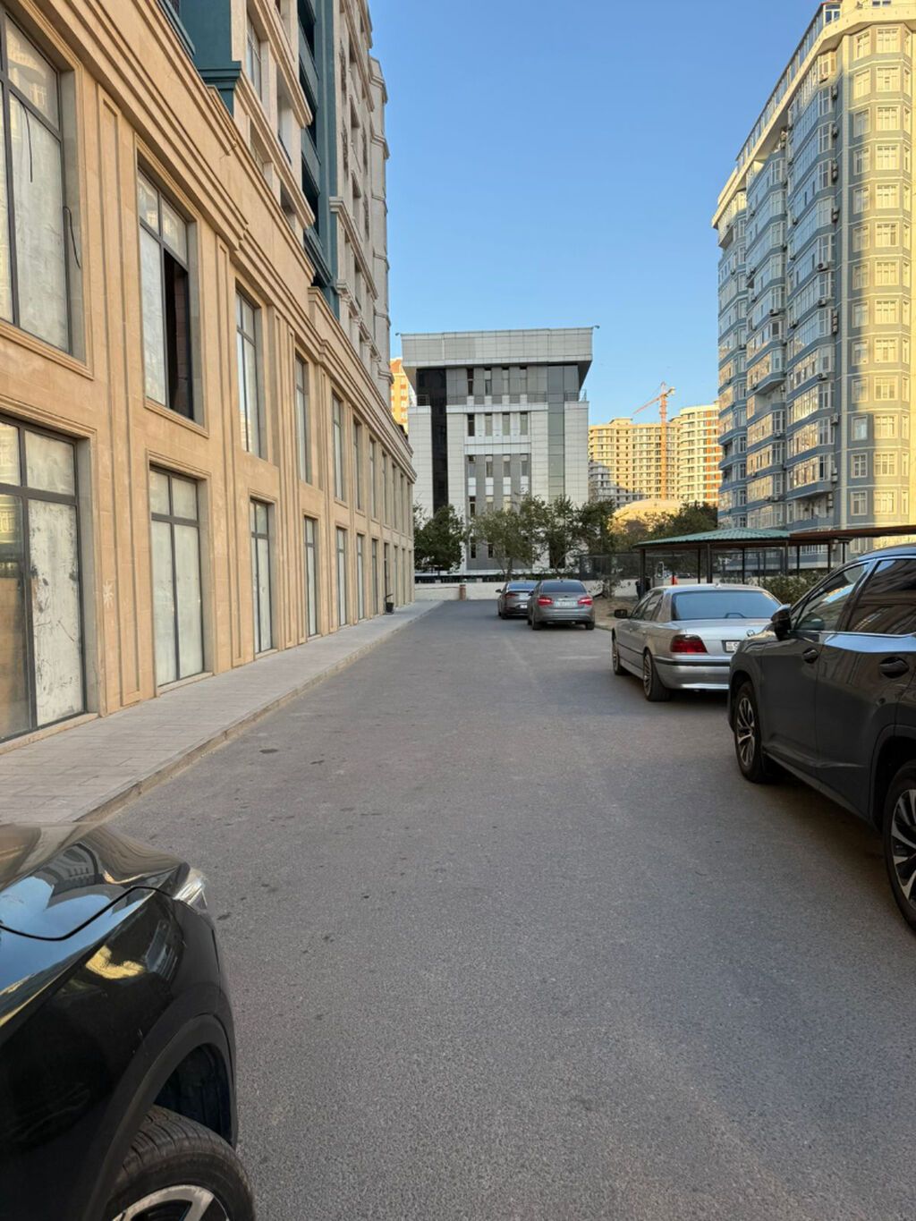 Gənclik metrosuna yaxın 2 otaqlı mənzil kirayə verilir. 70 m² 4-cü