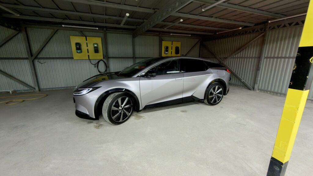Toyota bZ5: 2026 г., 0.1 л, Автомат, Электромобиль, Лифтбек: фото 3