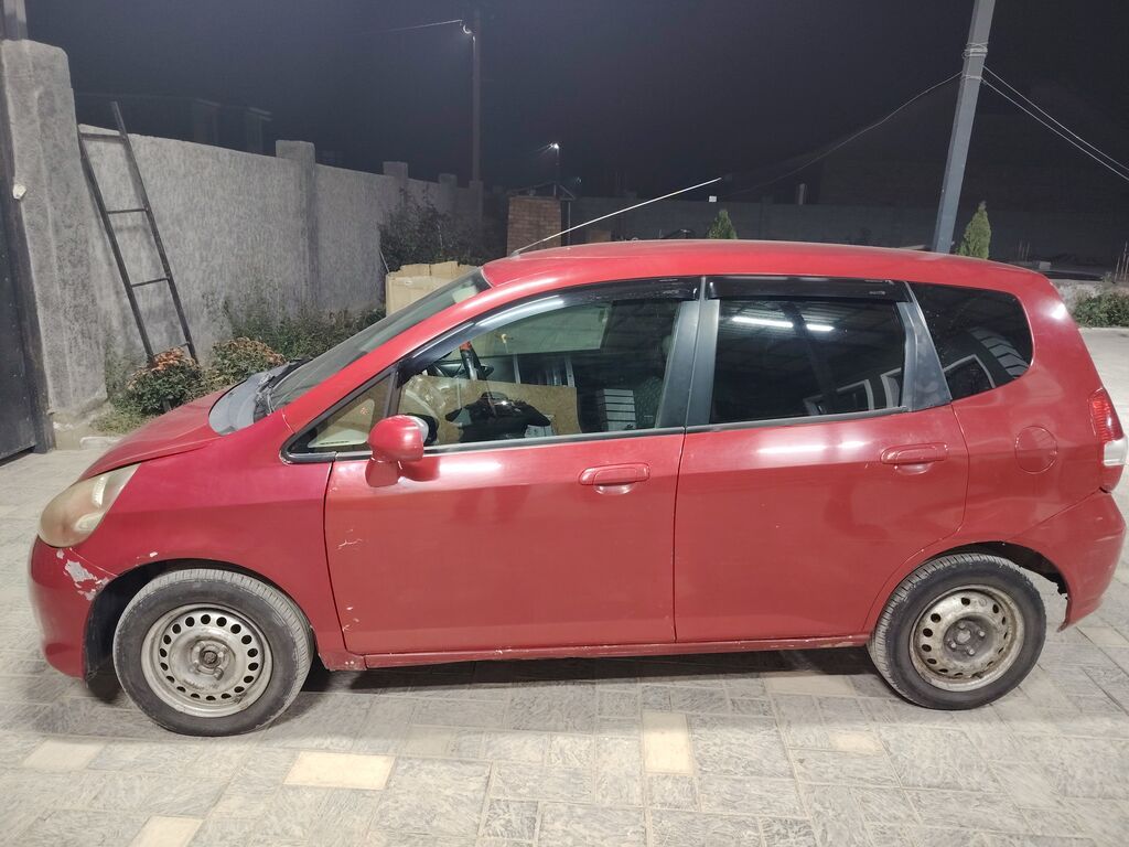 Honda Fit: 2003 г., Бензин, Хэтчбэк: фото 3