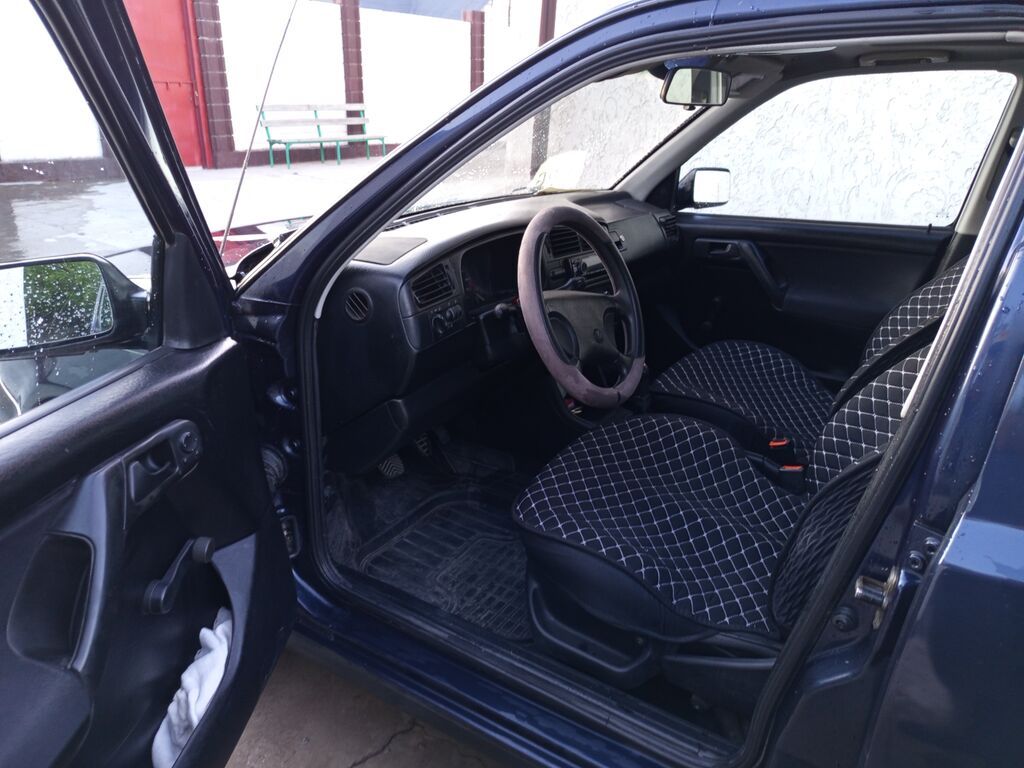 Volkswagen Golf: 1992 г., 1.8 л, Механика, Бензин, Хэтчбэк: фото 7