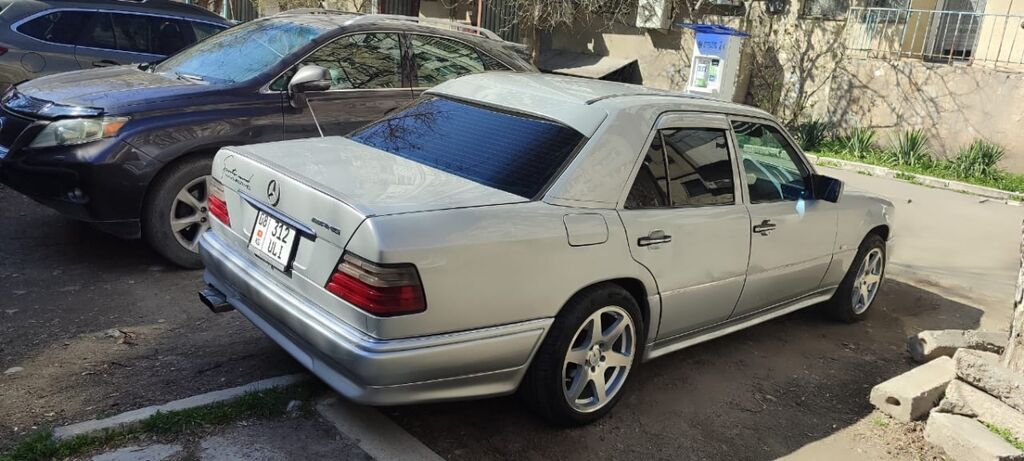Mercedes-Benz E-Class: 1994 г., 2.2 л, Механика, Бензин, Седан: фото 4