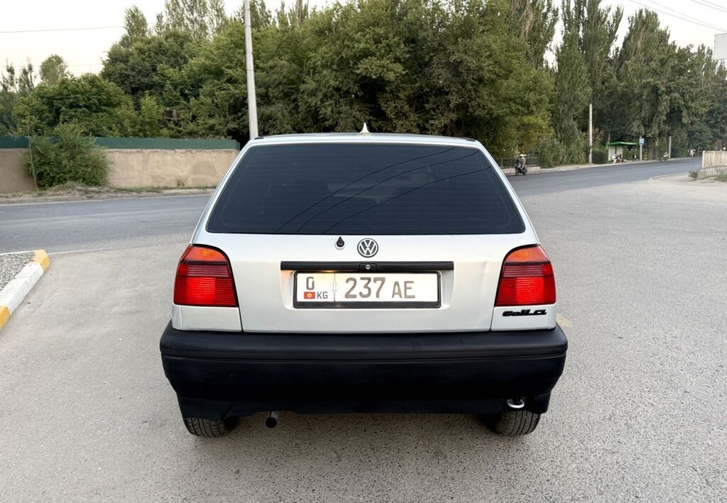 Volkswagen Golf: 1994 г., 1.6 л, Механика, Бензин, Хэтчбэк: фото 6
