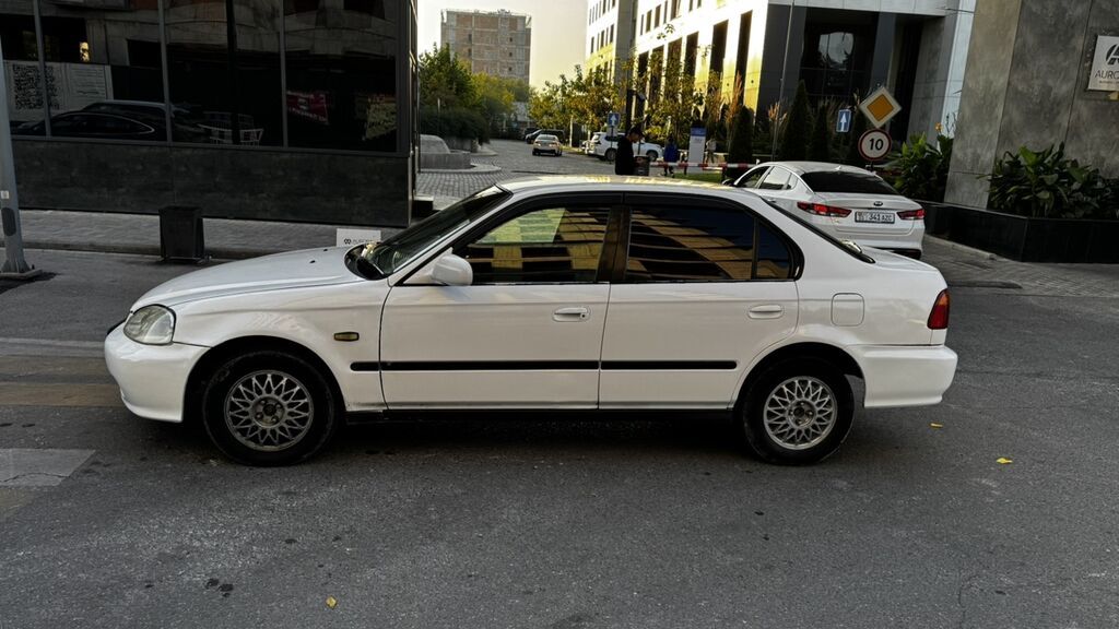 Honda Civic: 1999 г., 1.6 л, Автомат, Бензин, Седан: фото 4