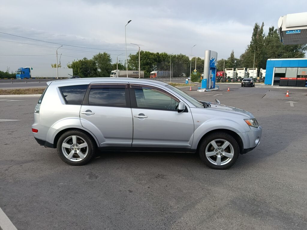 Mitsubishi Outlander: 2006 г., 2.4 л, Автомат, Бензин, Кроссовер: фото 8