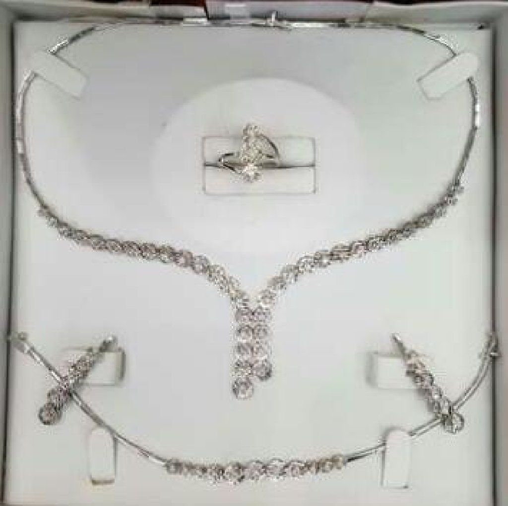 999 əyyar qizil neçəyədir azərbaycanda. AG qizil. AG qizil komplekt. Pandora qizil. 585 Qizil.