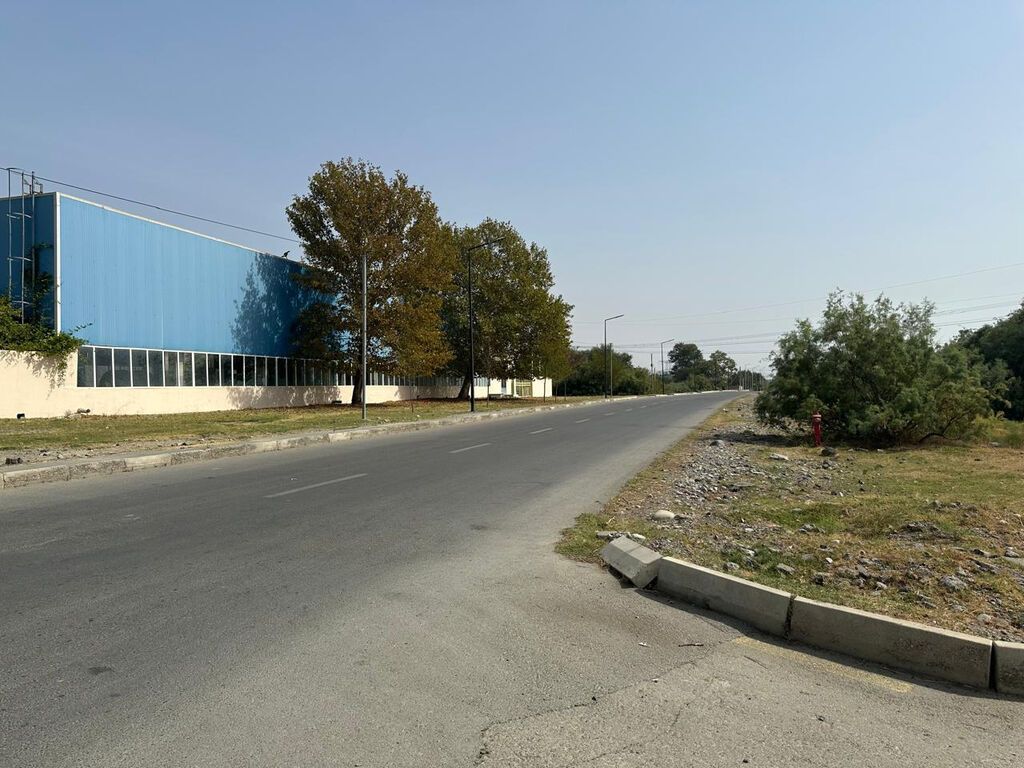Mingəçevir şəhəri. Qres qəsəbəsi. yolun qiraqi. Pojarniyle üzbü -üz