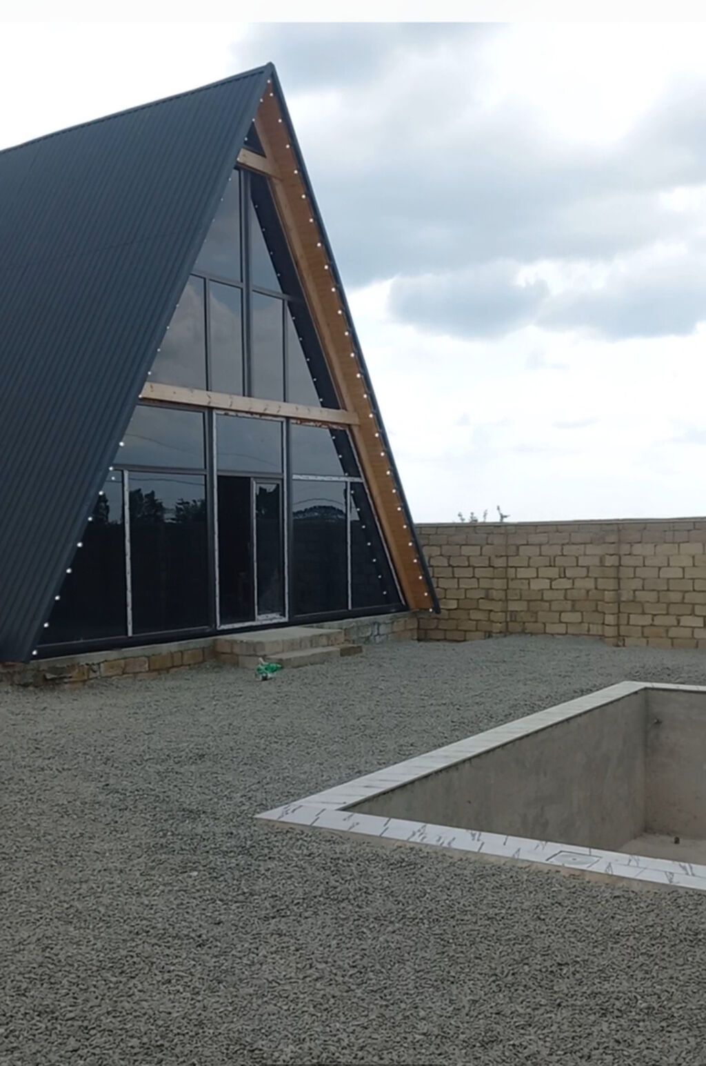 Qəbələ, 110 kv. m, 3 otaqlı, Hovuzlu, Qaz, İşıq, Su