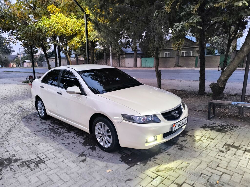 Honda Accord: 2004 г., 2 л, Автомат, Бензин, Седан: фото 1