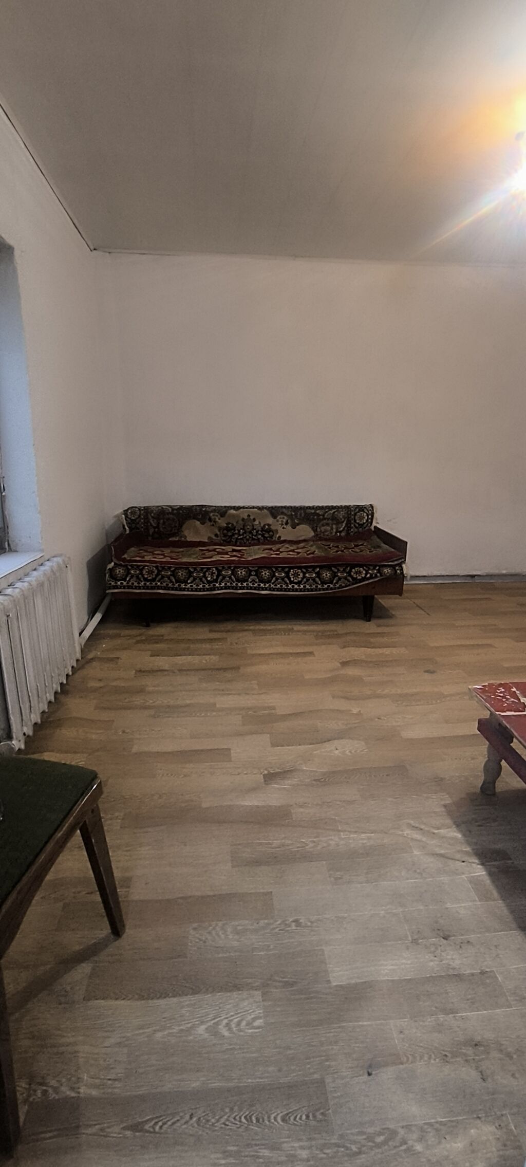 Квартира берилет. 1 комната. мебель: диван, шкаф. душ бар. Ош базарга: фото 3